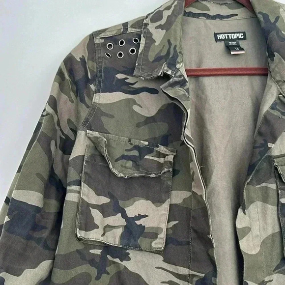 Hot Topic Camo Lightweight Jacket Sz L - Picture 2 of 7